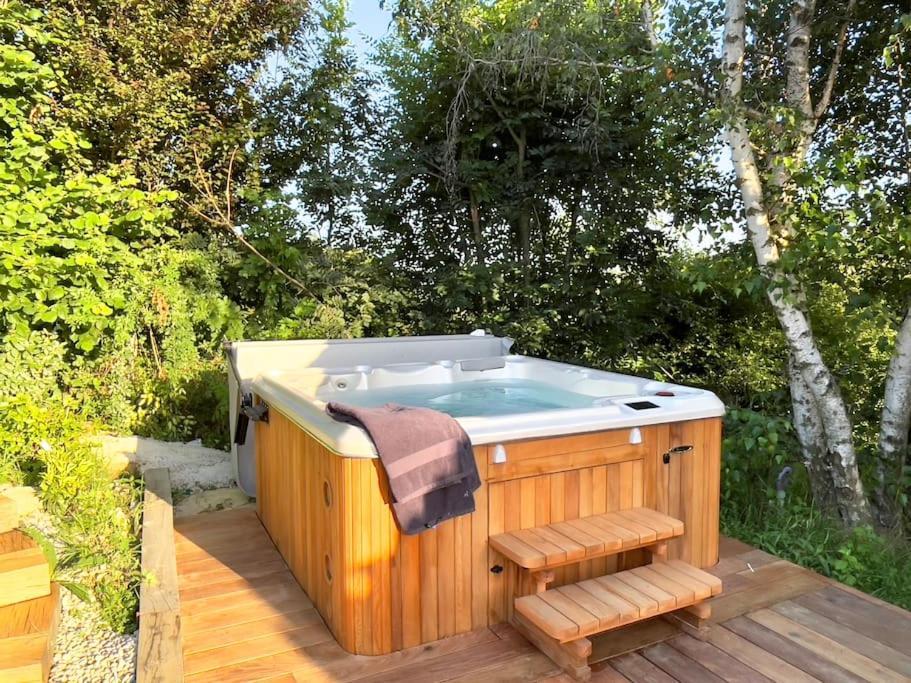 Gite De Charme 5 Etoiles Pour Couple Avec Sauna Et Jacuzzi Exterieurs Privatifs Peaugres Exteriér fotografie