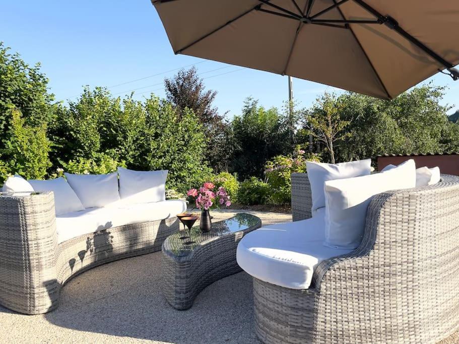 Gite De Charme 5 Etoiles Pour Couple Avec Sauna Et Jacuzzi Exterieurs Privatifs Peaugres Exteriér fotografie