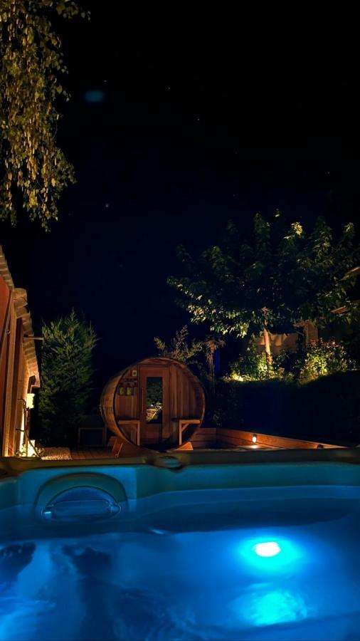 Gite De Charme 5 Etoiles Pour Couple Avec Sauna Et Jacuzzi Exterieurs Privatifs Peaugres Exteriér fotografie